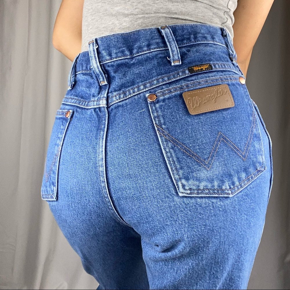 SOLD Wrangler light/medium wash denim sz 34” - Picture 2 of 12